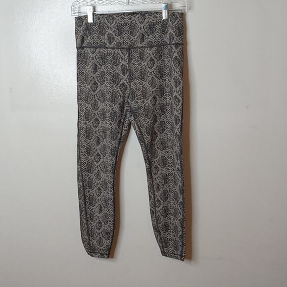 Athleta Ultimate Stash Pocket 7/8 Snake Tight Yoga Fitness Pant Small #531314 - Picture 1 of 9